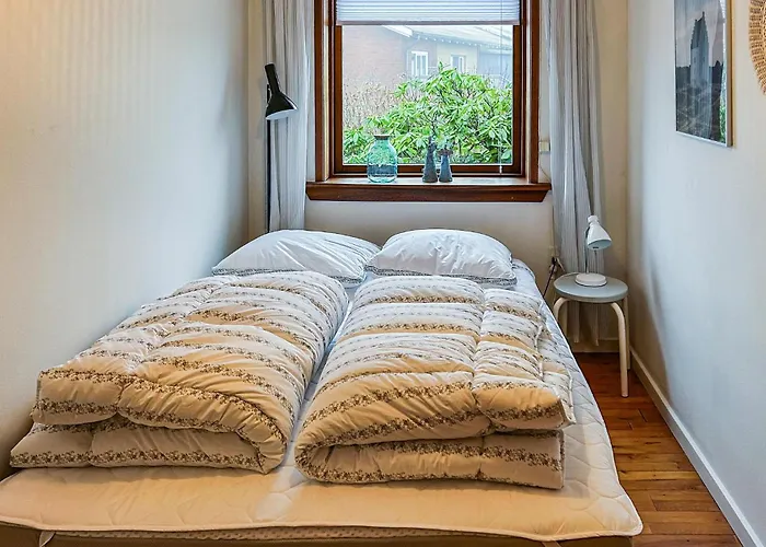 2 Bedroom Stunning In *